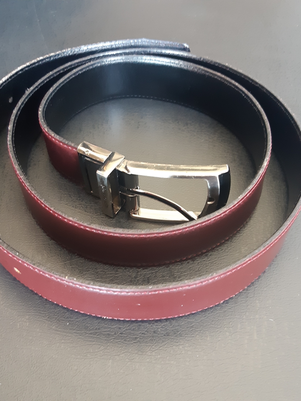 Pierre Cardin SZ 38 Reversible Leather Belt in Burgundy & Black, Silver Buckle